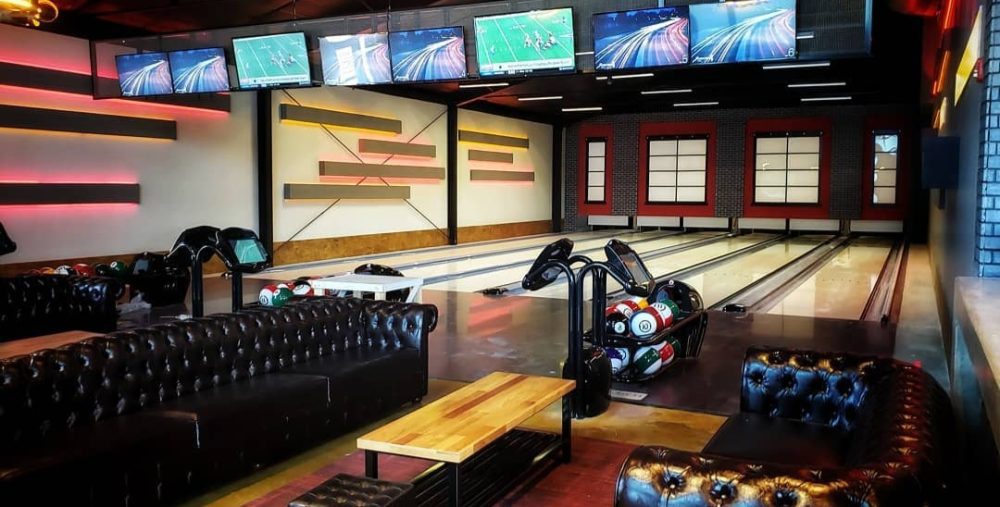 Read more about the article New 810 Billiards & Bowling Opens at Miromar Outlets